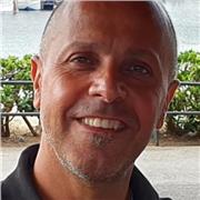 Offro lezioni individuali e di gruppo - online o in presenza - sia a studenti (da elementari a universitari), sia a professionisti